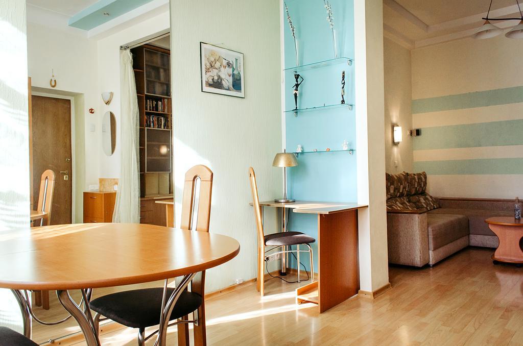 Hvylevogo Street Apartment คาร์คิฟ ภายนอก รูปภาพ